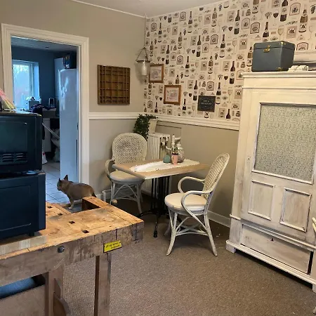 Den Gamle Apotekergaard Bed & Breakfast Hong