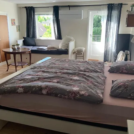 Den Gamle Apotekergaard Bed & Breakfast Hong