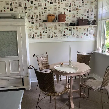 Den Gamle Apotekergaard Bed & Breakfast Hong