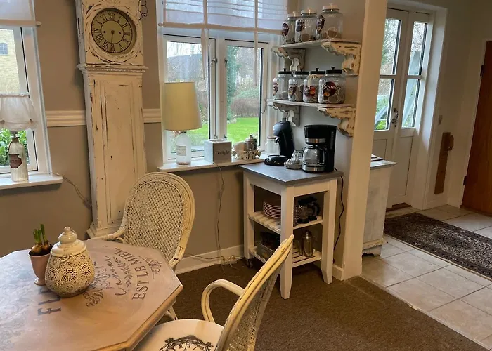 Den Gamle Apotekergaard * Hong