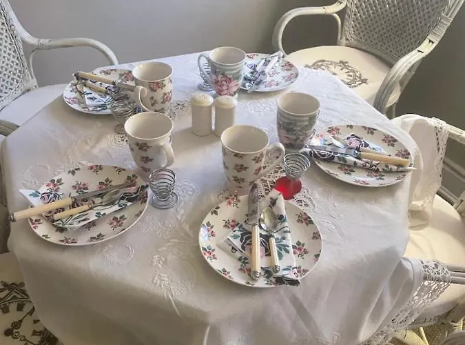 לינה וארוחת בוקר Den Gamle Apotekergaard Hong