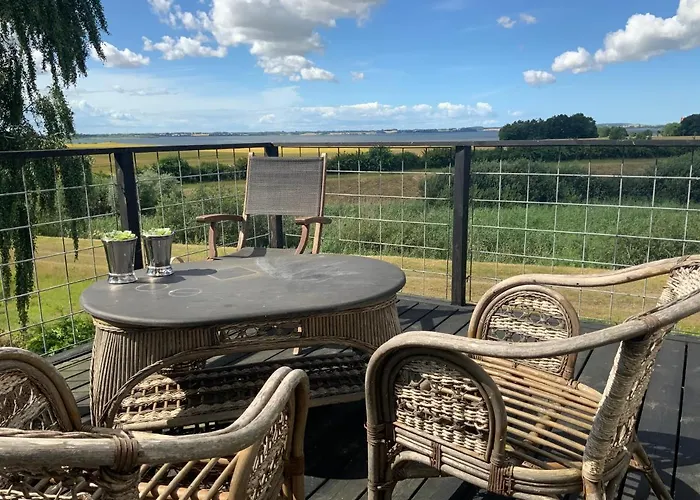 לינה וארוחת בוקר Den Gamle Apotekergaard *