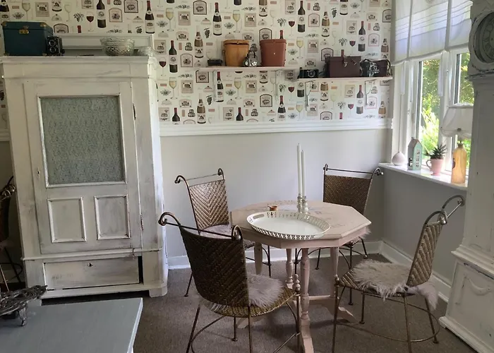 Den Gamle Apotekergaard Bed & Breakfast Hong