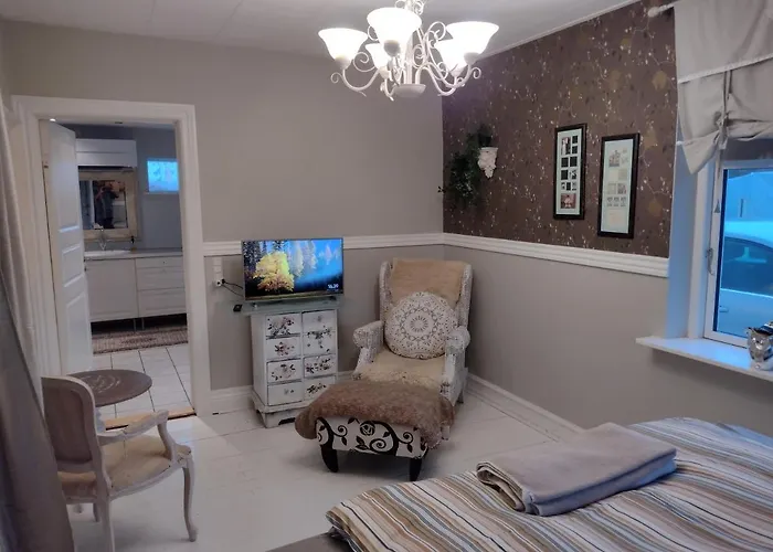 לינה וארוחת בוקר Den Gamle Apotekergaard *